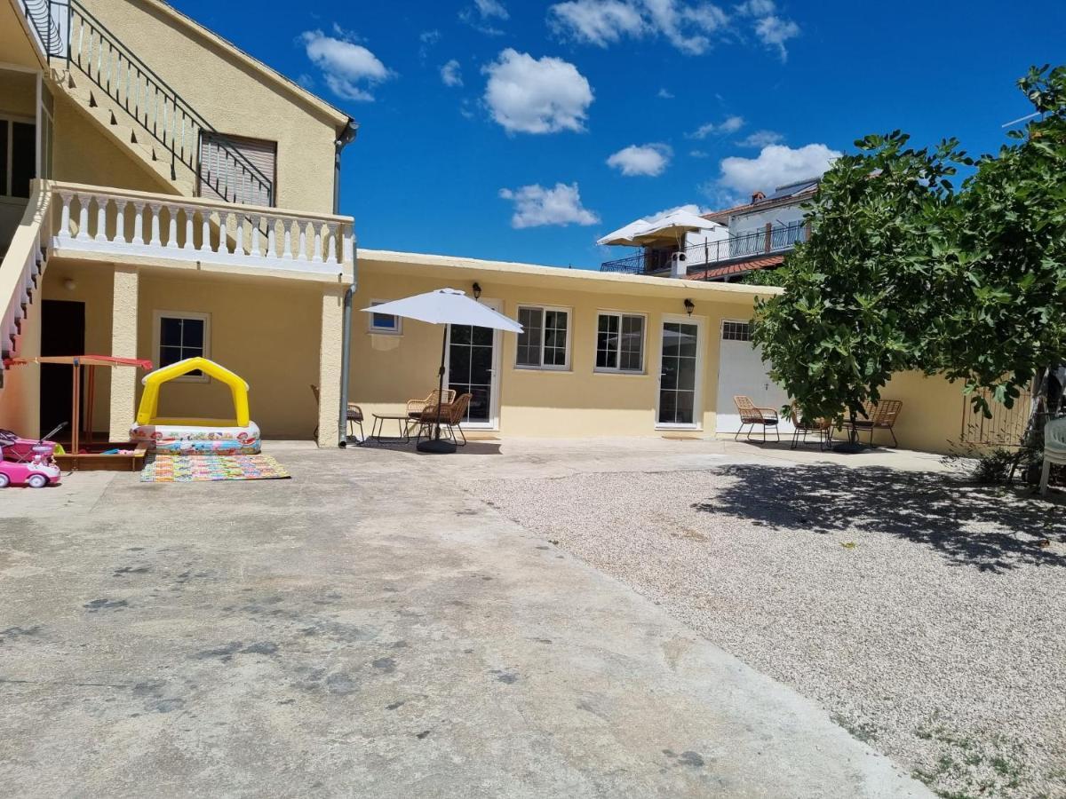 Apartmani Barbarosa Sveti Filip i Jakov Exterior foto